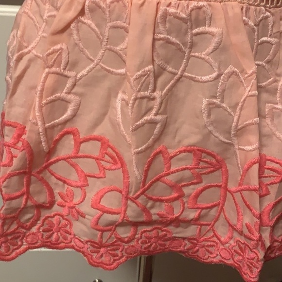 Shades of pink embroidered sleeveless top - Picture 4 of 11